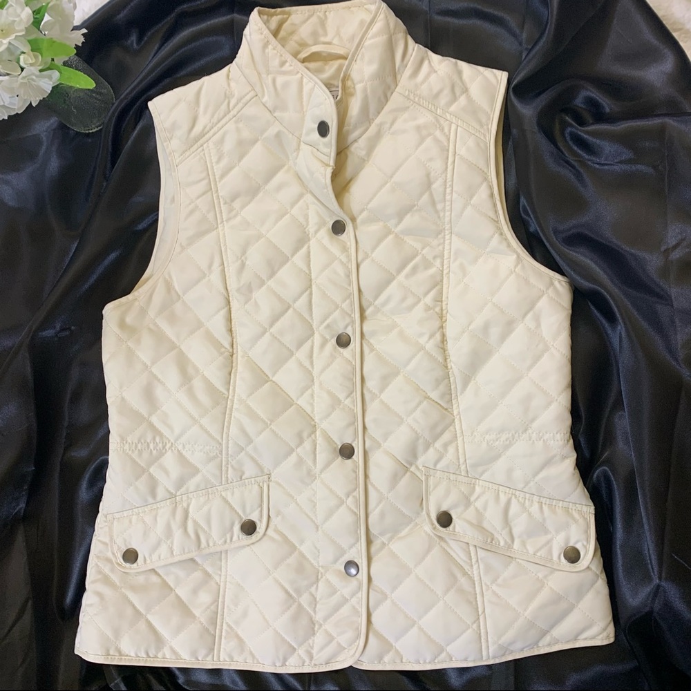 Bass Women’s White Quilted Vest Snaps Pockets Sz S